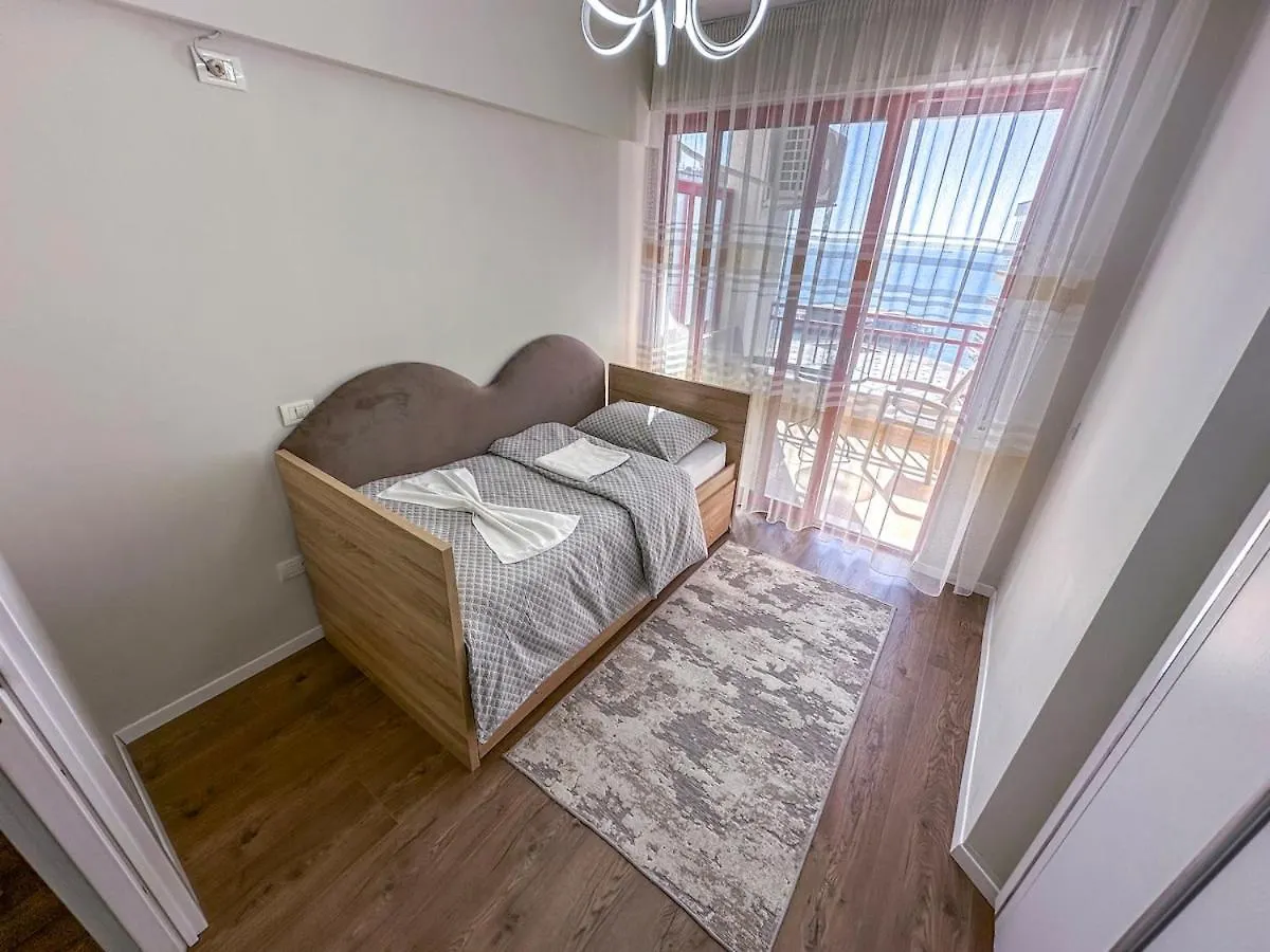 Scandi Charm Two-Bedroom Apartment With Front Sea View Δυρράχιο