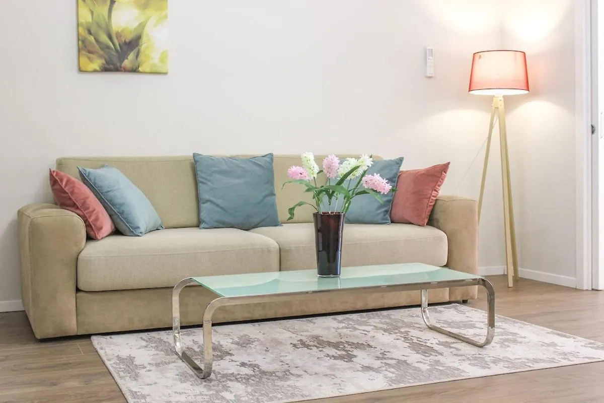 Scandi Charm Two-Bedroom Apartment With Front Sea View Δυρράχιο