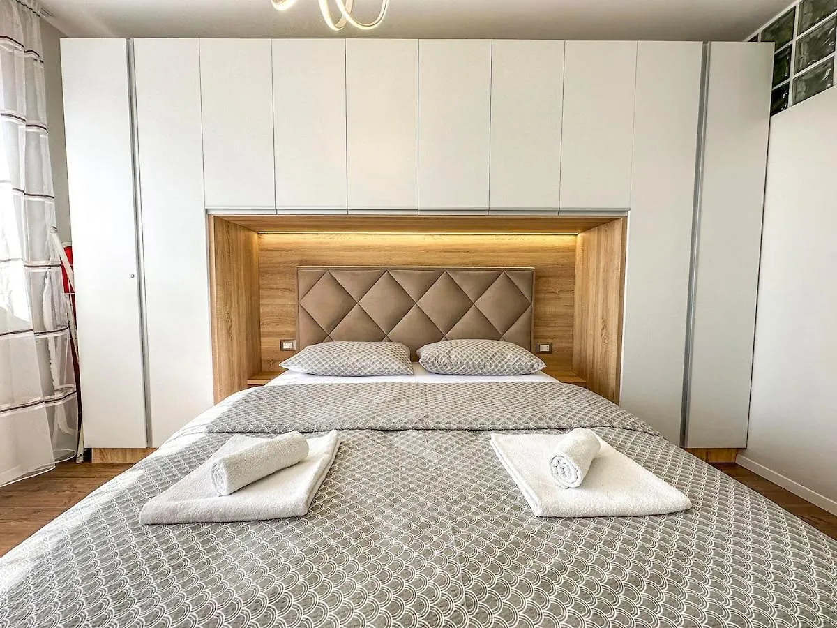 Scandi Charm Two-Bedroom Apartment With Front Sea View Δυρράχιο Αλβανία