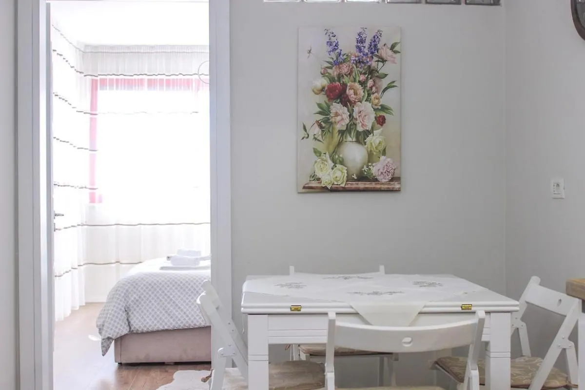 Scandi Charm Two-Bedroom Apartment With Front Sea View Δυρράχιο 0*,  Αλβανία